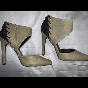 SHI by Journeys size 8.5